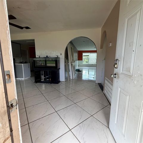 910 San Jacinto Avenue, Texas City, TX 77590
