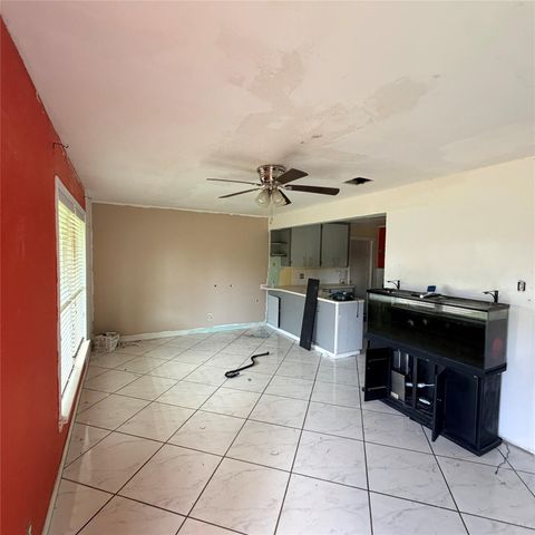 910 San Jacinto Avenue, Texas City, TX 77590