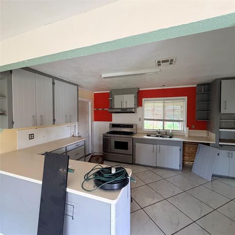910 San Jacinto Avenue, Texas City, TX 77590