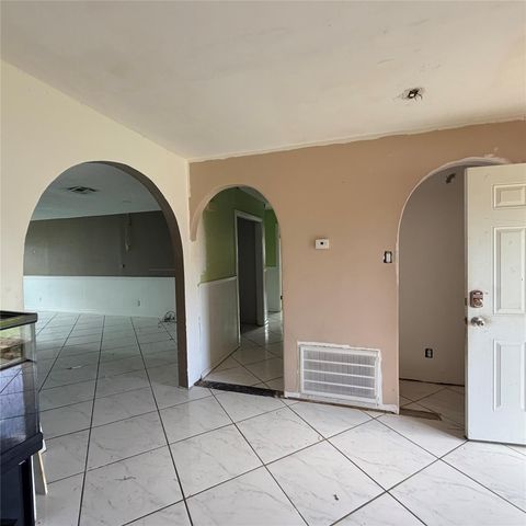 910 San Jacinto Avenue, Texas City, TX 77590