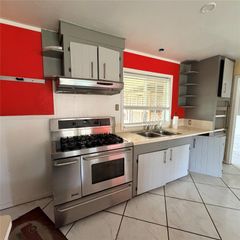 910 San Jacinto Avenue, Texas City, TX 77590