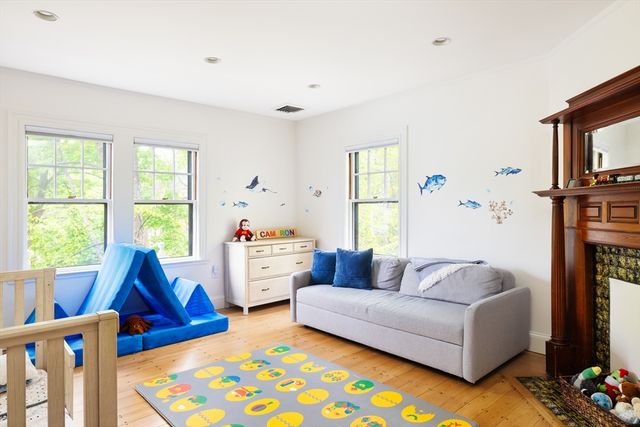 95 Babcock St, Brookline, MA 02446