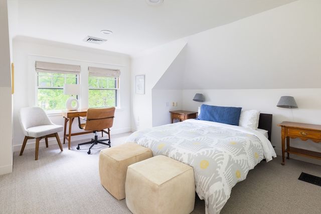 95 Babcock St, Brookline, MA 02446