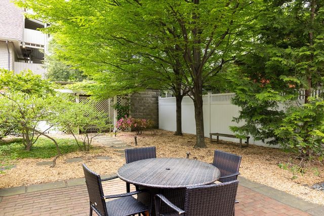 95 Babcock St, Brookline, MA 02446