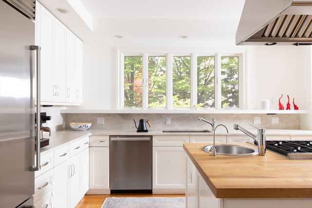 95 Babcock St, Brookline, MA 02446