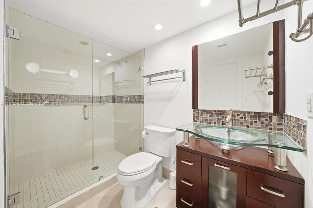 2951 S Bayshore Dr 1111, Miami, FL 33133