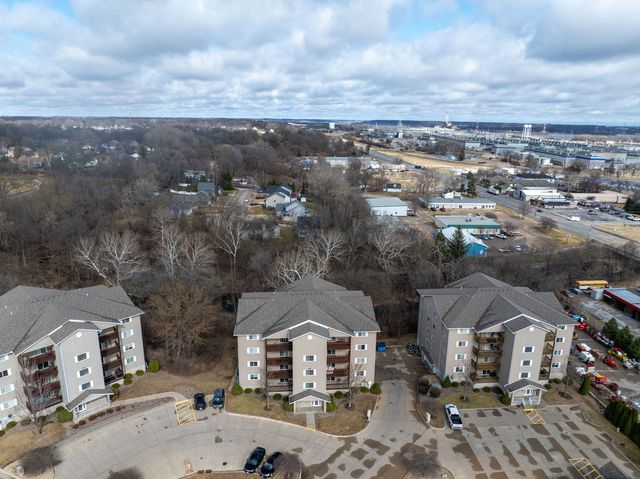 4189 Creek Hill Drive 89, Bettendorf, IA 52722