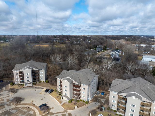 4189 Creek Hill Drive 89, Bettendorf, IA 52722