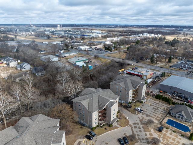 4189 Creek Hill Drive 89, Bettendorf, IA 52722