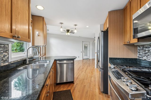 1889 Maple Avenue W10, Evanston, IL 60201
