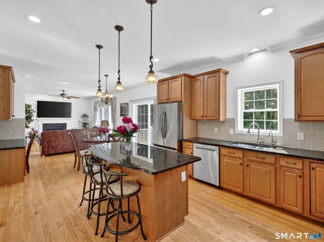 20 Upper Kensington Drive, East Lyme, CT 06333