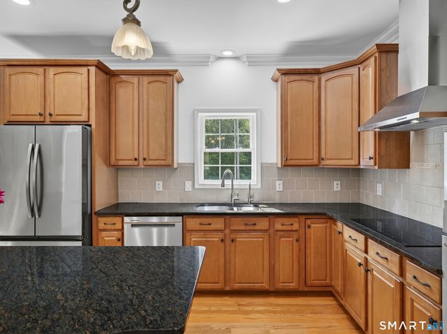20 Upper Kensington Drive, East Lyme, CT 06333