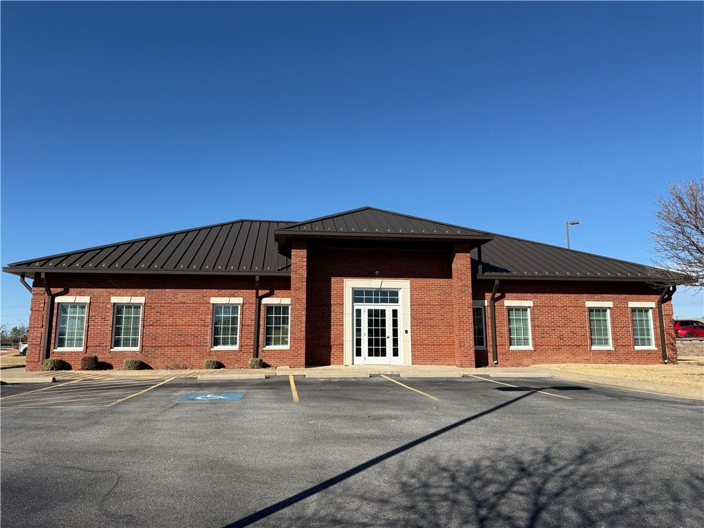 3702 W Southern Hills Boulevard, Rogers, AR 72758