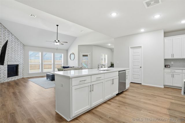 12425 S Maplewood Avenue, Tulsa, OK 74008