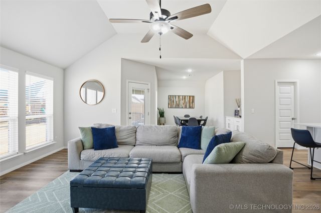 12425 S Maplewood Avenue, Tulsa, OK 74008