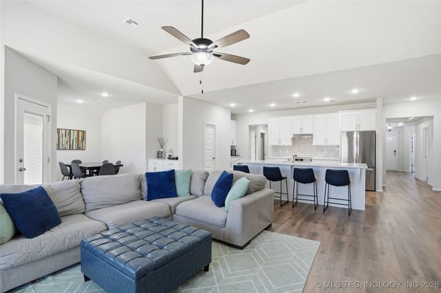 12425 S Maplewood Avenue, Tulsa, OK 74008