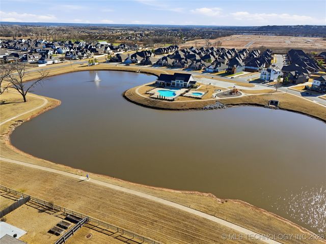 12425 S Maplewood Avenue, Tulsa, OK 74008