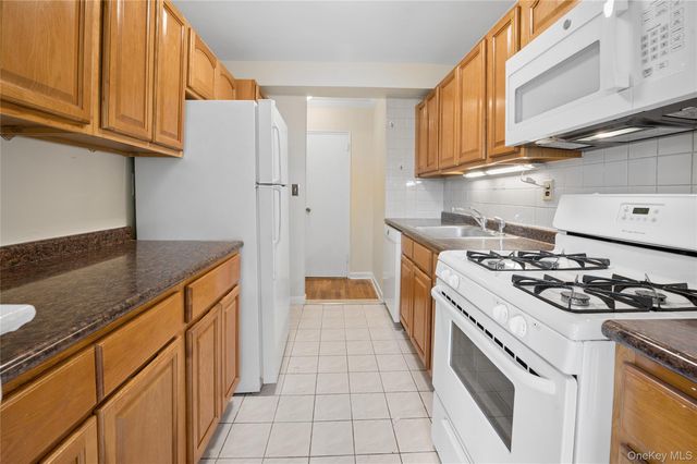 3 Sadore Lane 7T, Yonkers, NY 10710