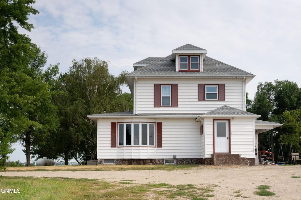 3698 78th Avenue SE, Jamestown, ND 58401 photo 1