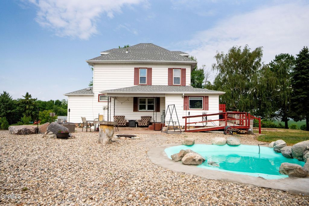 3698 78th Avenue SE, Jamestown, ND 58401 photo 4