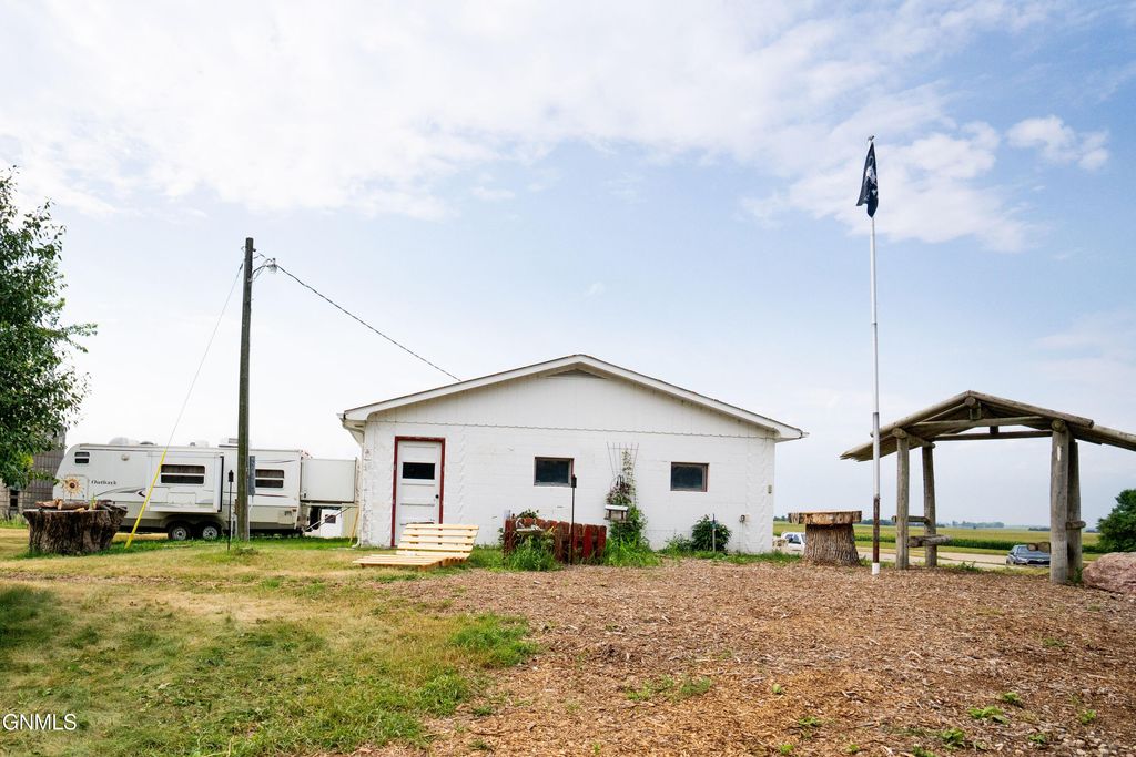3698 78th Avenue SE, Jamestown, ND 58401 photo 5