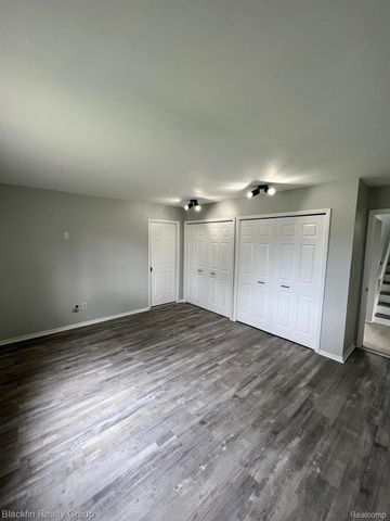 2356 W 14 MILE Road, Royal Oak, MI 48073