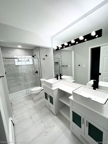 2356 W 14 MILE Road, Royal Oak, MI 48073