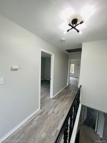 2356 W 14 MILE Road, Royal Oak, MI 48073