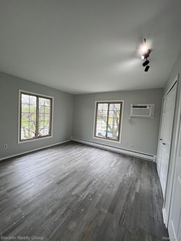 2356 W 14 MILE Road, Royal Oak, MI 48073