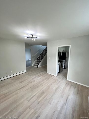 2356 W 14 MILE Road, Royal Oak, MI 48073