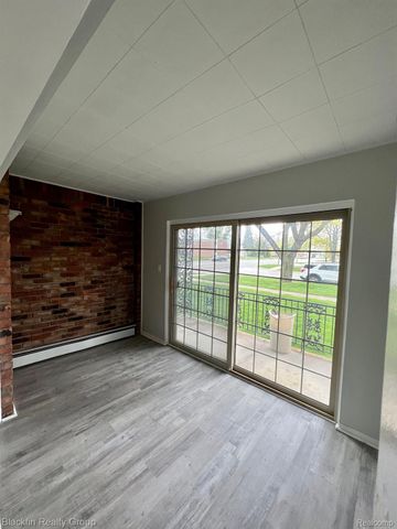 2356 W 14 MILE Road, Royal Oak, MI 48073