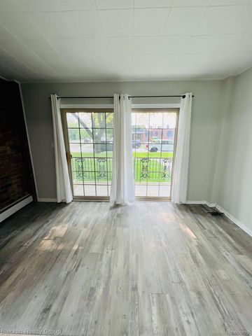 2356 W 14 MILE Road, Royal Oak, MI 48073