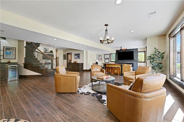 18665 W 183rd Street, Olathe, KS 66062