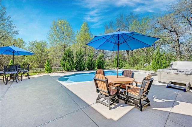 18665 W 183rd Street, Olathe, KS 66062