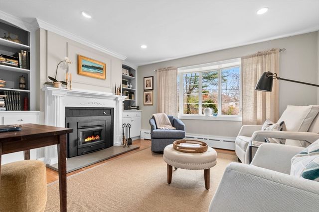 79 Topsfield Rd, Wenham, MA 01984