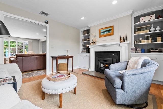 79 Topsfield Rd, Wenham, MA 01984