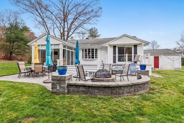 79 Topsfield Rd, Wenham, MA 01984