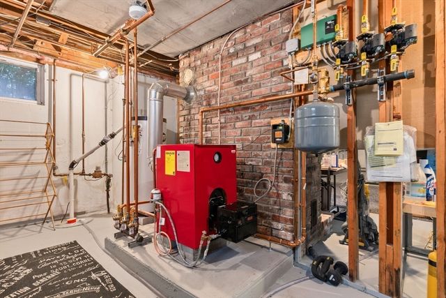 79 Topsfield Rd, Wenham, MA 01984