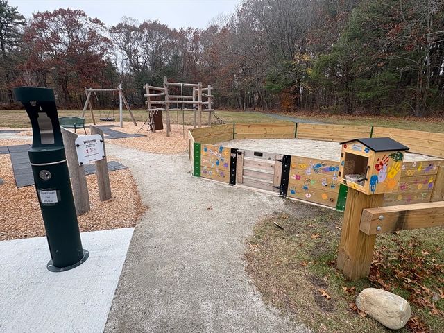 79 Topsfield Rd, Wenham, MA 01984