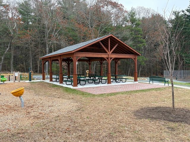 79 Topsfield Rd, Wenham, MA 01984