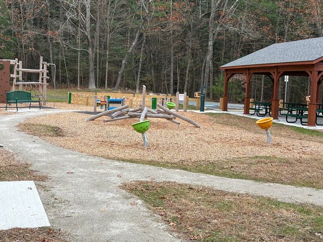 79 Topsfield Rd, Wenham, MA 01984