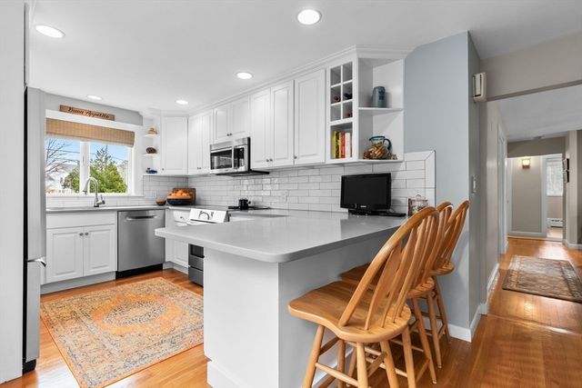 79 Topsfield Rd, Wenham, MA 01984