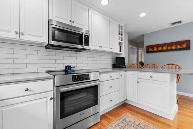 79 Topsfield Rd, Wenham, MA 01984