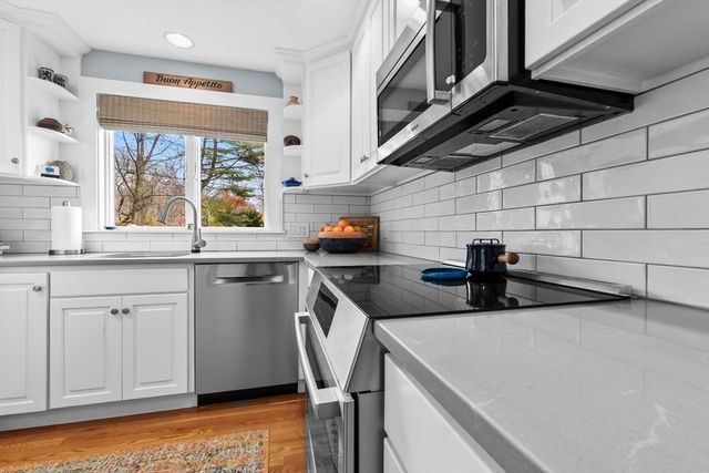 79 Topsfield Rd, Wenham, MA 01984