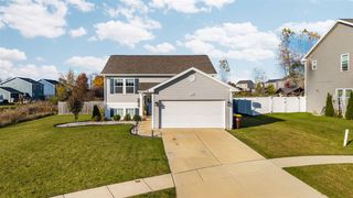 327 Keenen Ct, Howell, MI 48855