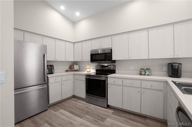 389 W Hillmoor Lane, Beverly Hills, FL 34465