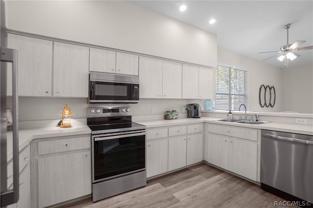 389 W Hillmoor Lane, Beverly Hills, FL 34465