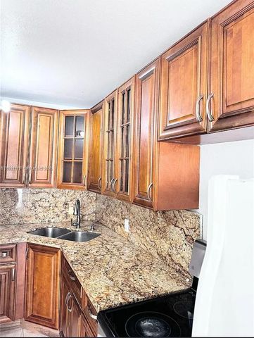 4425 SW 21st St 1, West Park, FL 33023