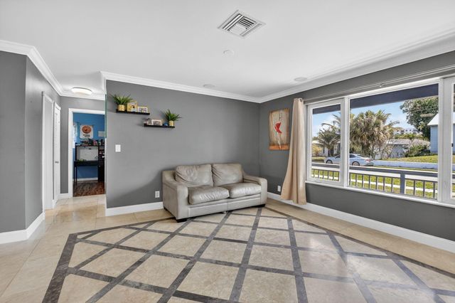 257 SW 5th Street, Boca Raton, FL 33432