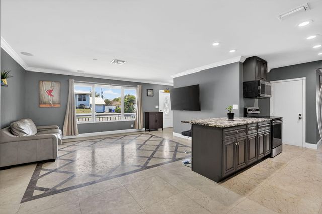 257 SW 5th Street, Boca Raton, FL 33432